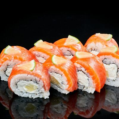 Филадельфия с ананасом в Go Суши & Гирос по цене 990 ₽