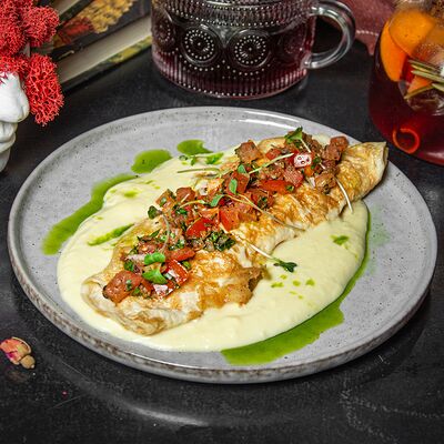 Ролл Омлет с ветчиной, сыром и муссом из пармезана в Palmer по цене 450 ₽