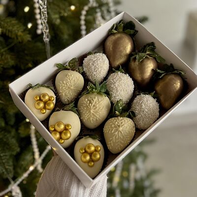 Набор клубники в шоколаде на Новый год №4 в Lovely Berry по цене 2990 ₽