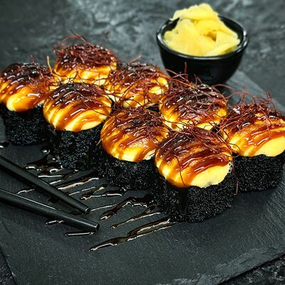 Запеченный в икре с лососем (острый) в Kitana по цене 870 ₽