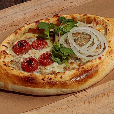 Открытый кубдари с мясом и сыром в У Ханумы по цене 580 ₽