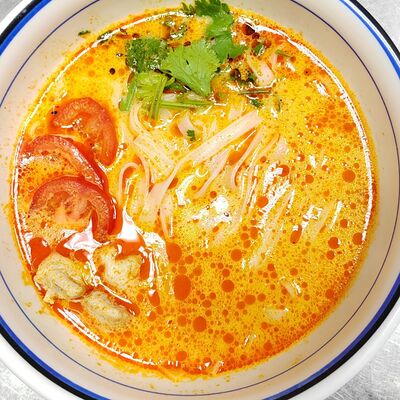 Суп Тан с рисовой лапшой и курицейв Китайский фонарик по цене 650 ₽