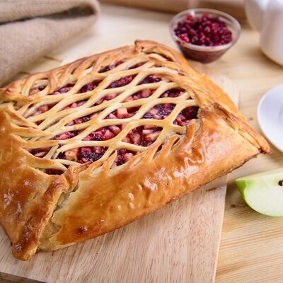 Постный пирог с яблоком и брусникой в Пироговая лавка по цене 3140 ₽