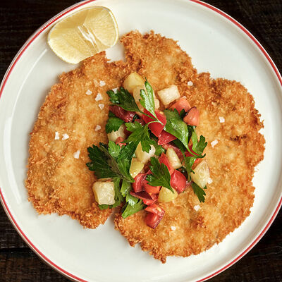 Куриный шницель, томаты, зелень в Dacha restaurant по цене 840 ₽