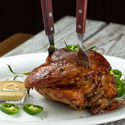 Рулька свиная с домашней горчицей в William Bass по цене 1350 ₽