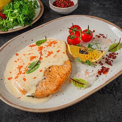 Форель в сливочно-икорном соусев Поляна по цене 1350 ₽