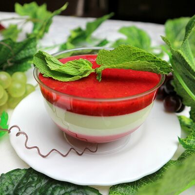Панакота с клубникой в Вечная пятница по цене 250
