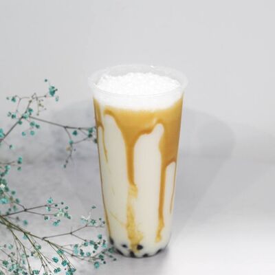 Милки Баунти в белом шоколаде в Cloud Bubble Tea по цене 340 ₽