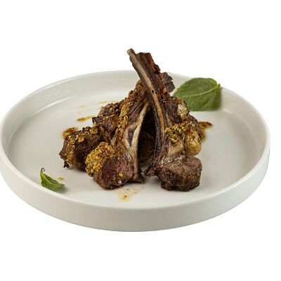 Каре ягнёнка с молодым картофелем в ЭРА по цене 2670 ₽