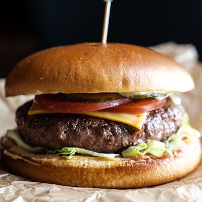 Тэйсти с котлетой из мраморной говядины в El papa chapa по цене 750 ₽