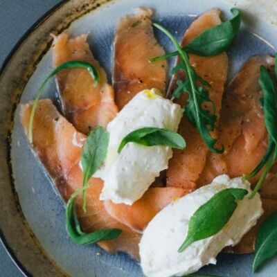 Слабосолёная семга со сливочным хреном в Semplice Secondfloor по цене 560 ₽