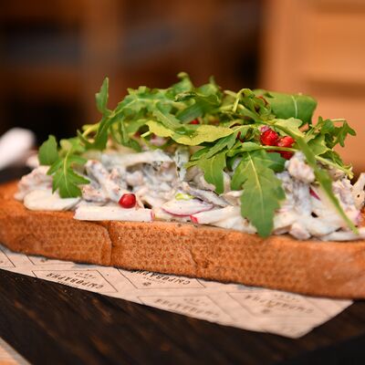 Брускетта с говяжьим языком в Сыроварня по цене 790 ₽