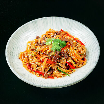 Рисовая лапша с говядиной в Mr. Lee по цене 2500 ₽