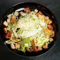 Цезарь с курицей в Кафе Мясо