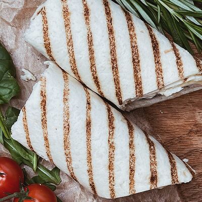 Сэндвич-ролл с ветчиной и сыром и итальянским соусом в Jeffreys coffee shop по цене 229 ₽