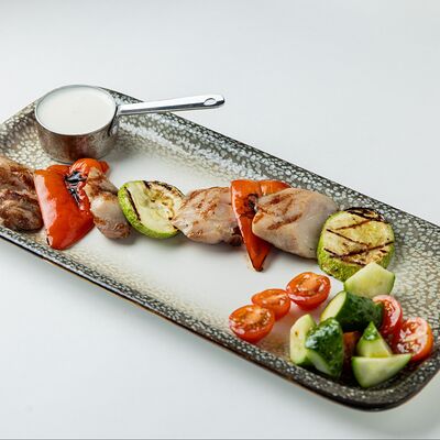 Шашлычок из цыпленка с овощами в Jack London по цене 480 ₽