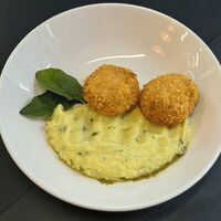 Котлеты куриные с пюре в Кафе Hayatt