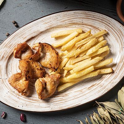 Шашлык из цыплёнка с картофелем фри в PRO.Хинкали by Novikov по цене 390 ₽