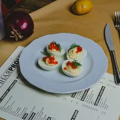 Яйца с красной икрой в Рюмочная Prolive по цене 490 ₽