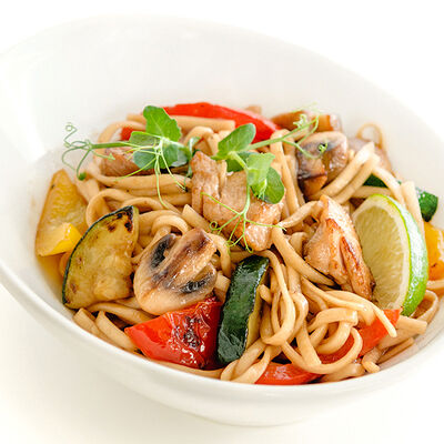 Wok с курицей в Fusion Sushi по цене 21 р.