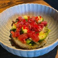 Поке с тунцом в тайском стиле в More More