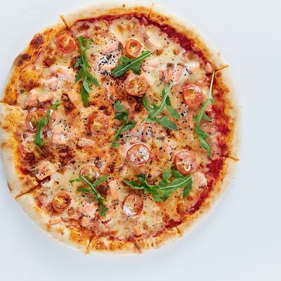 Пицца с сёмгой и руколой 30 см в Невидалия по цене 1140 ₽