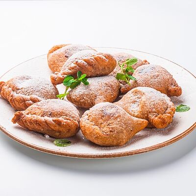 Самоса с клубникой в Саттва по цене 150 ₽