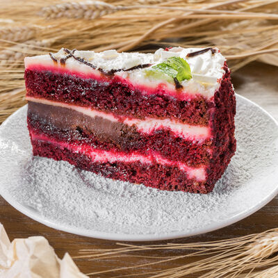 Торт бисквитный Красный бархат в Гастролавка Бородинского по цене 119 ₽