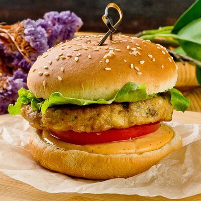 Чикен бургер в Белый Аист по цене 460 ₽