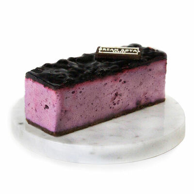 Пирожное Суфле черничное Cream Royal в Азбука Вкуса Экспресс Меню по цене 184 ₽