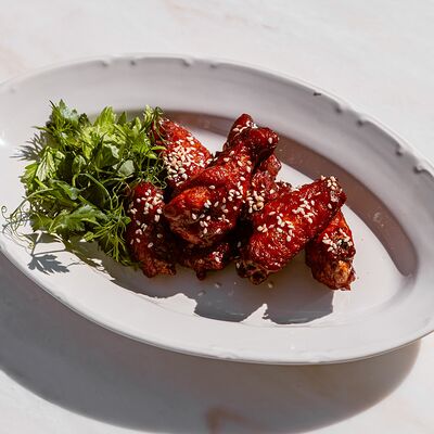 Куриные крылья в Brasserie Lambic по цене 780 ₽