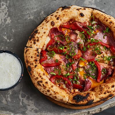 Пицца с пастрами и печеным перцем в Полтора тигра по цене 820