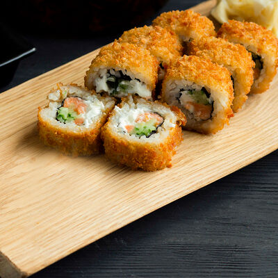 Ролл Темпура с лососем в Yomayo по цене 459 ₽