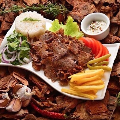На тарелке с говядинойв Best Dener по цене 495 ₽