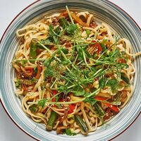 Вок с овощами в кокосово-соевом соусе в OmNomNom