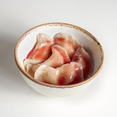 Вареники с творогом и изюмом с малиновым топпингом в Корчма по цене 220