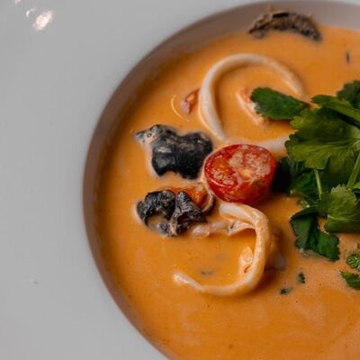 Суп Том ям с морепродуктамив Мидийное место по цене 750 ₽