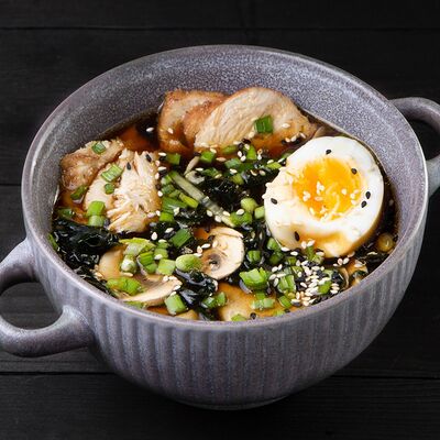 Рамен с цыпленком Sushi 'n' Roll в Pho ma по цене 646 ₽