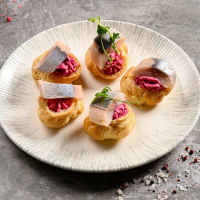 Профитроли с сельдью в Мускат по цене 390 ₽