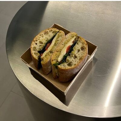 Сэндвич моцарелла в Grey coffee по цене 430 ₽