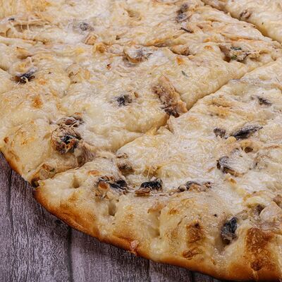 Пицца Курица и грибы 38 см в Гурман по цене 1350 ₽