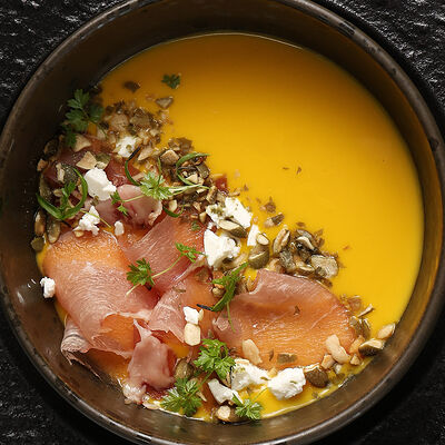 Тыквенный крем-суп с брынзой и сыровяленой свининой в Юность у моря по цене 590 ₽