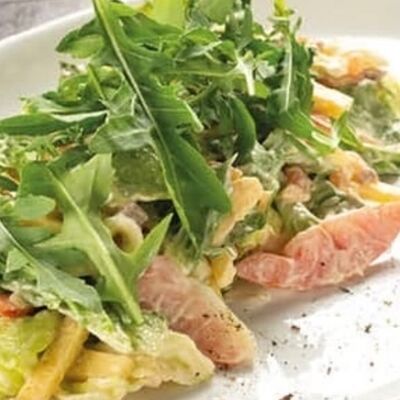 С лососем, сыром и соусом гуакамоле в Дача по цене 680 ₽