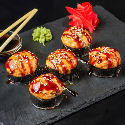 Запеченный ролл с мидиями в Суши Палки по цене 359 ₽