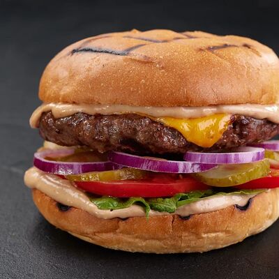 Бургер с мраморной котлетой в По Чесноку по цене 823 ₽