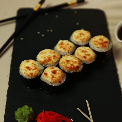 Чикен ролл запеченный в Хихи хаха по цене 410 ₽