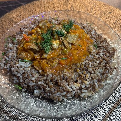 Гуляш с гречкой в Сим-Сим по цене 440 ₽