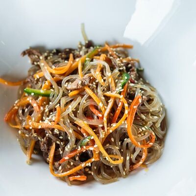 Фунчоза с говядиной в Sunduk по цене 1785 ₸