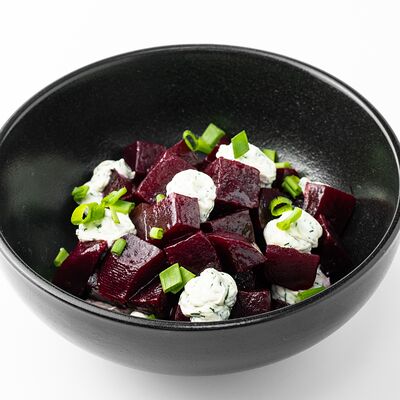 Салат Свекла с соусом фета в Вкусно разно по цене 160 ₽