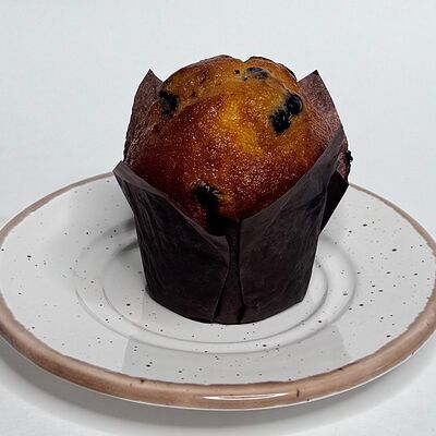 Маффин ванильный с черникойв Do.bro coffee по цене 180 ₽